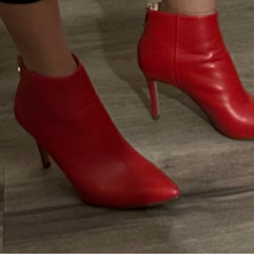 Louise et Cie Red Ankle Booties with Sleek Design and High Heel
